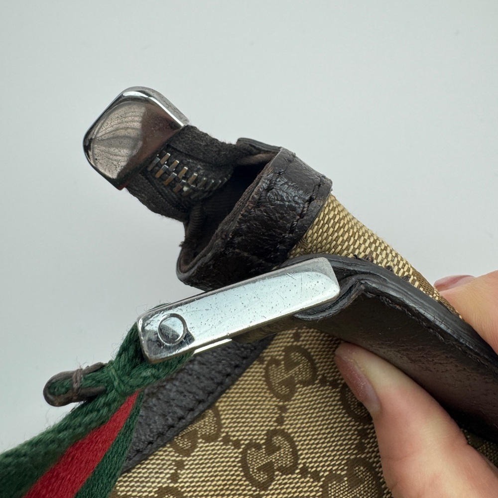 Gucci Beige Monogram Bag with Red and Green Strap - Picture 15 of 16